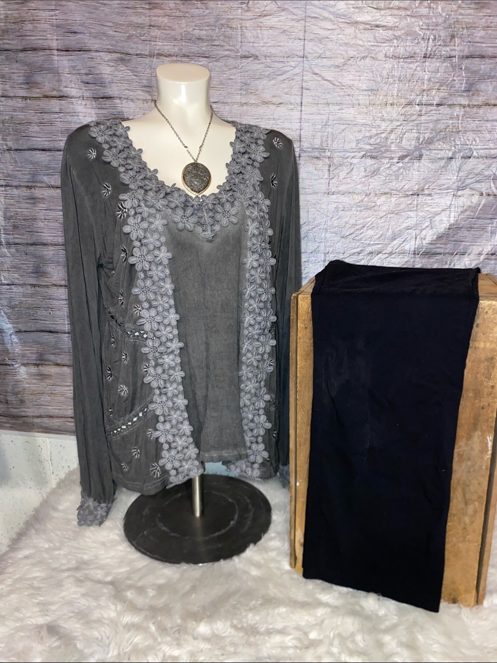 POL Women's Gray Floral-Trim Long Sleeve Top